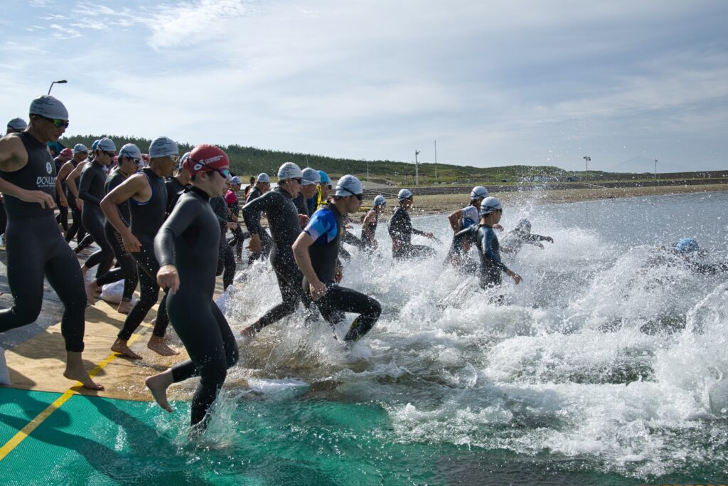 第2回つがる縄文トライアスロン大会 スイムスタート